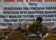 Pj Bupati Nganjuk Hadiri Paripurna Persetujuan Bersama RAPERDA Pajak Dan Retribusi Daerah
