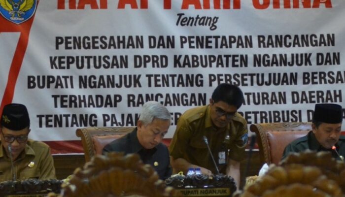 Pj Bupati Nganjuk Hadiri Paripurna Persetujuan Bersama RAPERDA Pajak Dan Retribusi Daerah