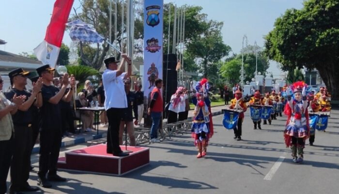 Pj Bupati Jombang Berangkatkan Lomba Kirab Drum Band