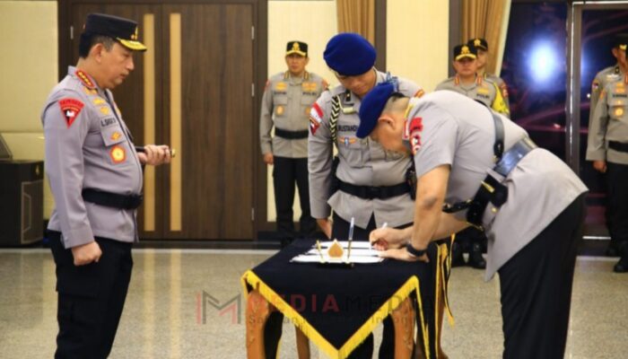 Kapolri Lantik Dankorbrimob dan 5 Kapolda Baru