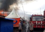 Kebakaran di Pasar Kuliner Padang Panjang Hanguskan 10 rumah