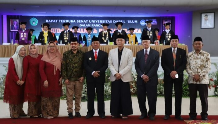 Pj Bupati Jombang Hadiri Wisuda Sarjana Pasca Sarjana UNDAR