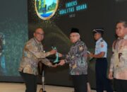 Miftahul Ulum, Kepala DLH Jombang Terima Anugerah Lingkungan Green Leadership 2023
