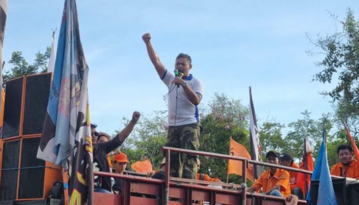 Massa Buruh Jatim Sebut Khofifah Tak Layak Gubernur 2 Periode