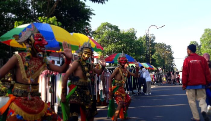 Suasana Sosialisasi Seni Wayang Topeng Jati Duwur Di Arena CFD Jombang