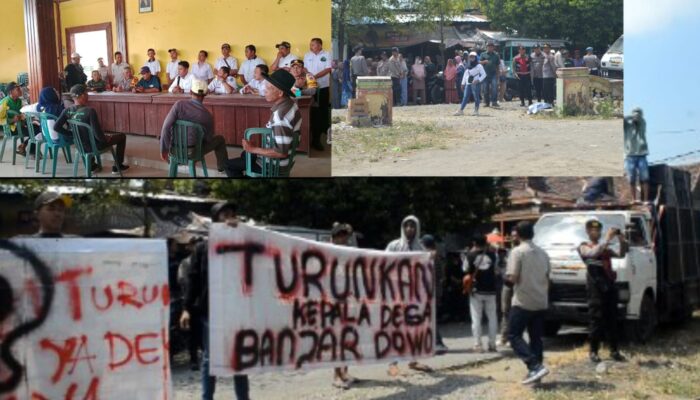 Warga Desa Banjardowo Geruduk Balai Desa Tuntut Kades Mundur