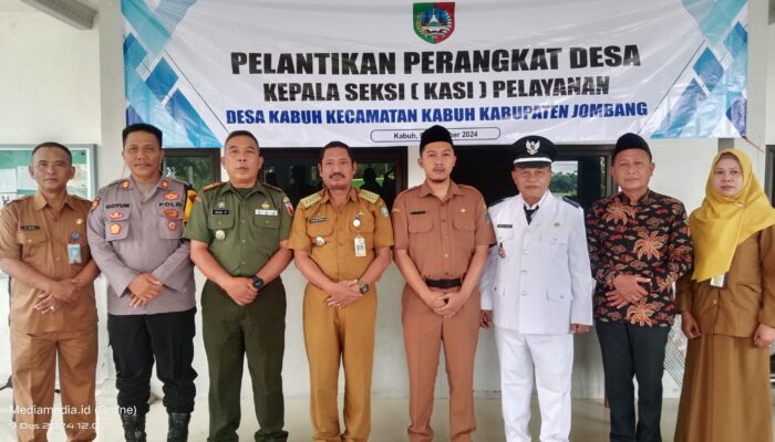 Budijono Kepala Desa Kabuh Resmi Lantik Perangkat Desa Baru