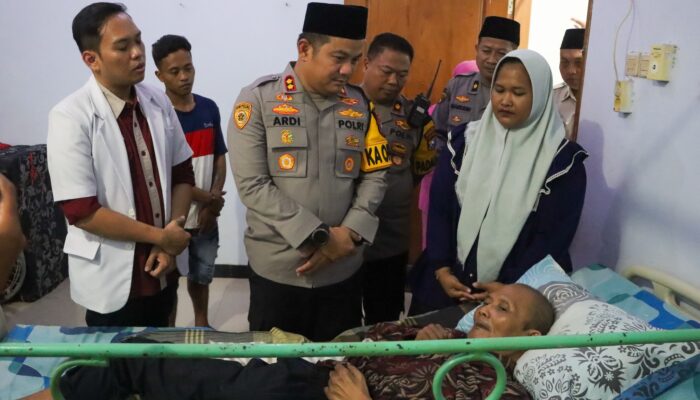 Kapolres Jombang Kunjungi Anggota Polri Yang Sakit Berikan Motifasi
