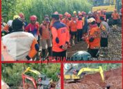 Dinas PUPR Bersama BPBD Jombang Lakukan Upaya Penyelamatan Korban Tanah Longsor