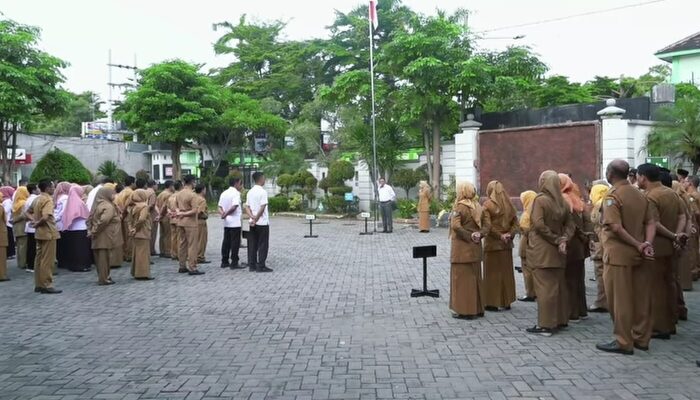 Sekdakab Jombang Tekankan Pentingnya Disiplin Saat Apel Kerja di Disdikbud Jombang