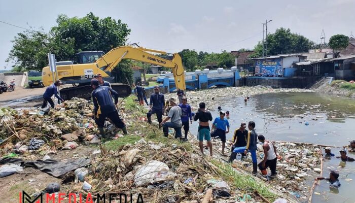 Kolaborasi Dinas PUPR Dengan DLH Jombang Tangani Sampah di TPS Tunggorono