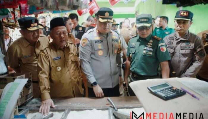 Pastikan Ketersediaan dan Harga Pangan di Bulan Ramadhan, Polres Jombang Sidak Pasar dan Distributor Beras