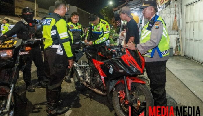 Cegah Premanisme dan Kejahatan Jalanan, Polres Jombang Gelar Patroli Sepertiga Malam