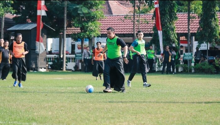 Meriahkan HUT Kemerdekaan RI ke-80, Polres Jombang Gelar Pertandingan Mini Soccer (Sepakbola Sarung)