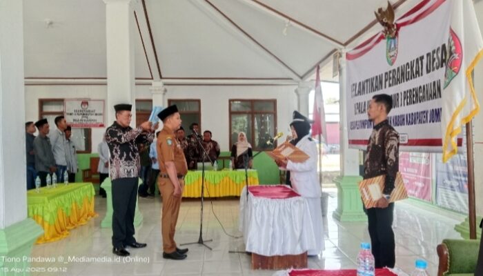 Desa Pengampon Kabuh Gelar Acara Pelantikan Kepala Urusan Perencanaan