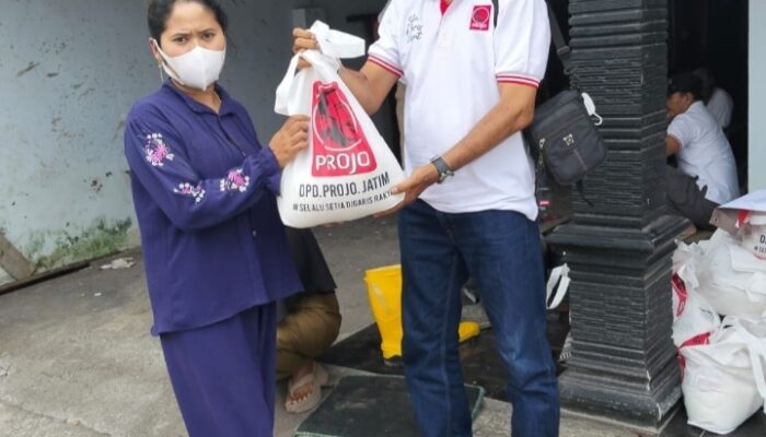 Ketua DPC Projo Jombang, Bambang Widjatnarko, Ikuti Kegiatan Bakti Sosial di Gunung Semeru