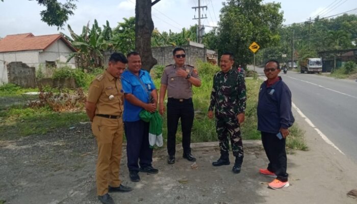 Forkopimcam Kabuh Turun Langsung Awasi Normalisasi Gorong-Gorong Jalan Kabuh–Babat