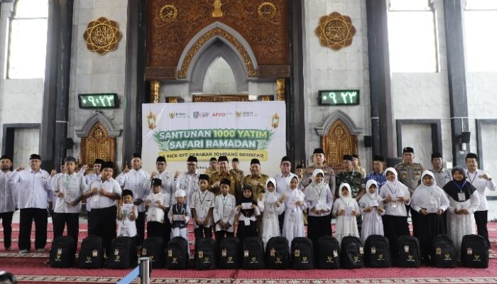 Bupati Warsubi Bersama Baznas Santuni 1.000 Anak Yatim dan Kick Off ‘Jombang Berinfaq’ 