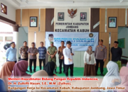 Menko Pangan Zulhas Kunjungi Kecamatan Kabuh Jombang, Serahkan Bantuan Pangan untuk Warga