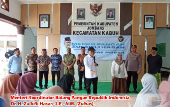 Menko Pangan Zulhas Kunjungi Kecamatan Kabuh Jombang, Serahkan Bantuan Pangan untuk Warga