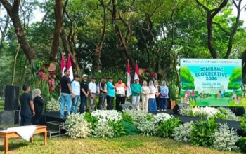 DLH Jombang Gelar Jombang Eco Creative 2026, Bupati Warsubi Beri Penghargaan dan Hadiah Umrah bagi Pejuang Lingkungan