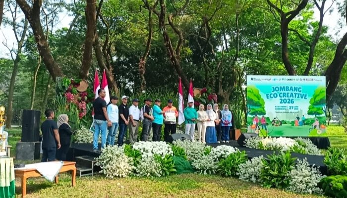 DLH Jombang Gelar Jombang Eco Creative 2026, Bupati Warsubi Beri Penghargaan dan Hadiah Umrah bagi Pejuang Lingkungan