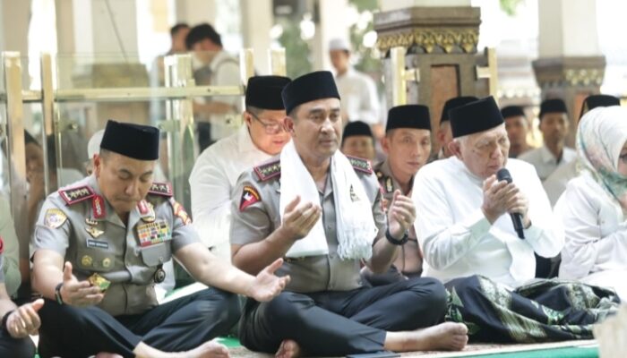 Perkuat Sinergi Ulama dan Umara, Kapolri Silaturahmi ke Ponpes Tebuireng dan Ziarah Makam Gus Dur